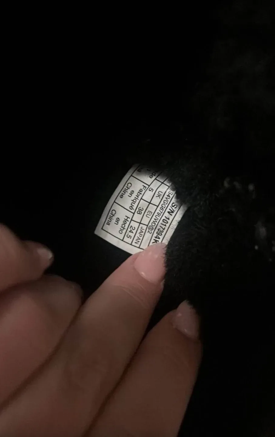 UGG Bailey Bow Boots in Black- EU38 image indicator(3)