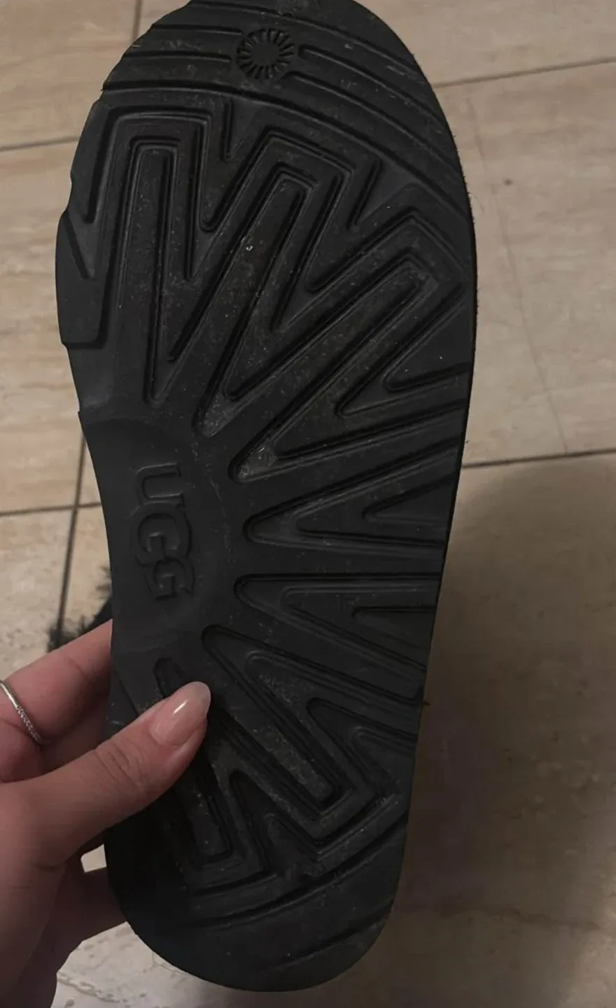 UGG Bailey Bow Boots in Black- EU38 image indicator(4)