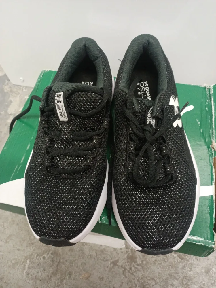 Under Armour Surge 3 Black Running Shoes - Size 8.5 image indicator(3)