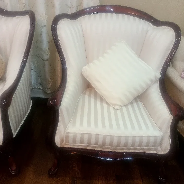 Elegant Vintage-Style Sofa Set image indicator(6)