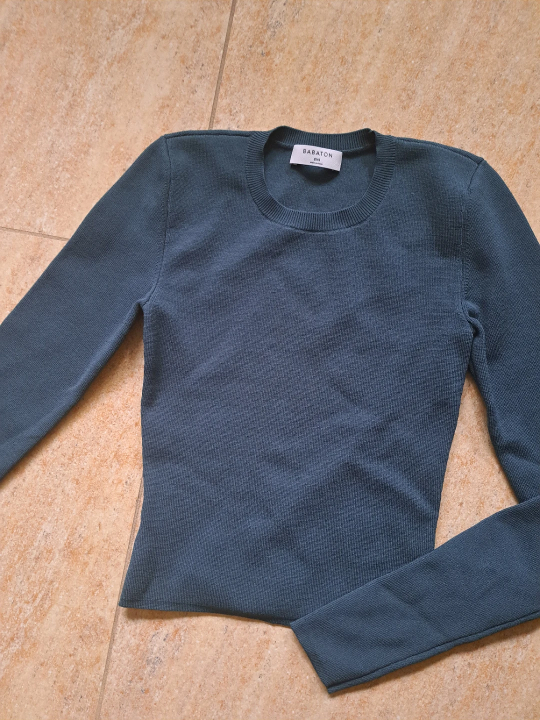Aritzia Babaton Contour Crew Neck Top - Size S - photo 2