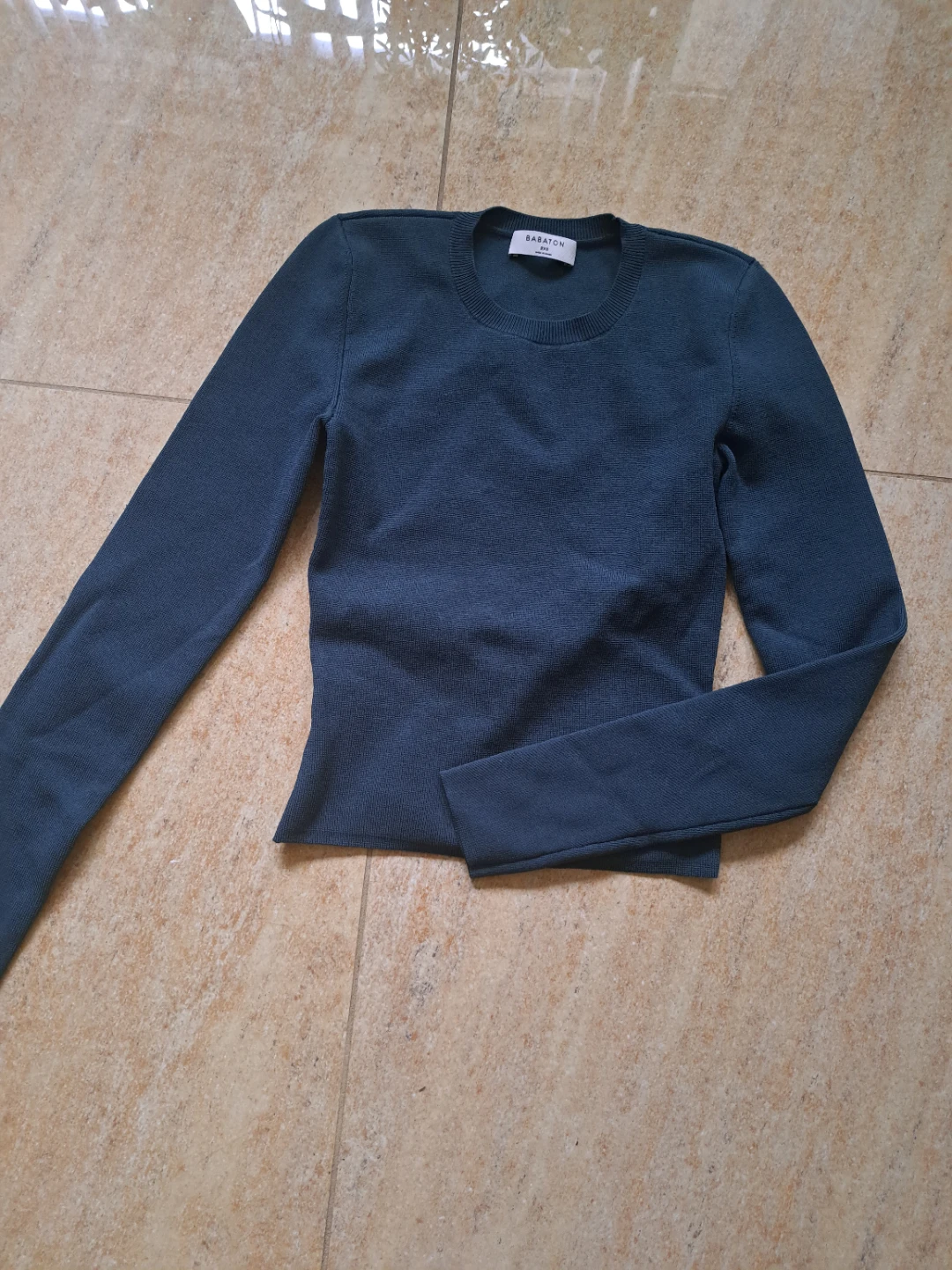 Aritzia Babaton Contour Crew Neck Top - Size S - photo 3