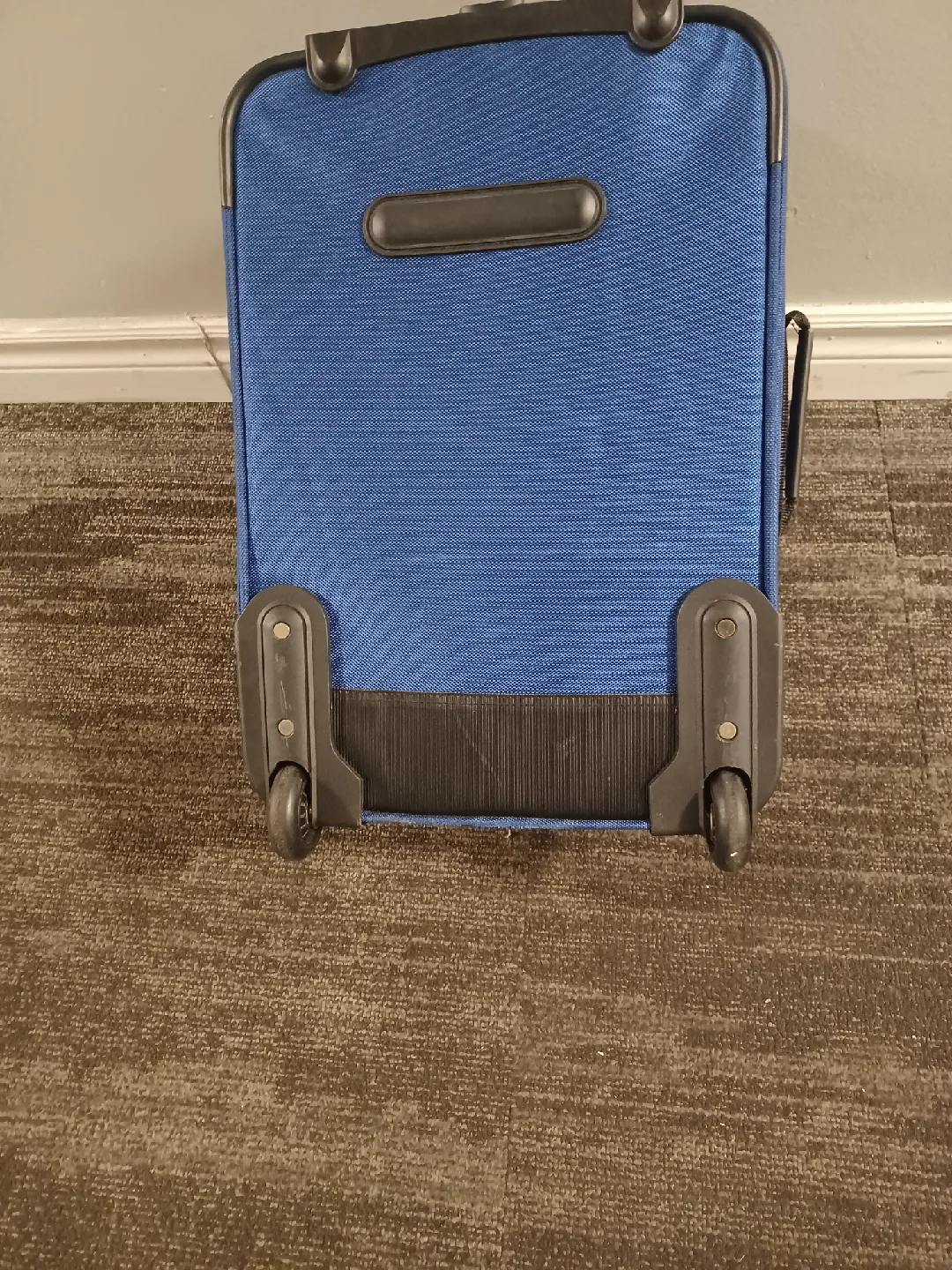 Tracker Blue Carry-On Suitcase image indicator(6)