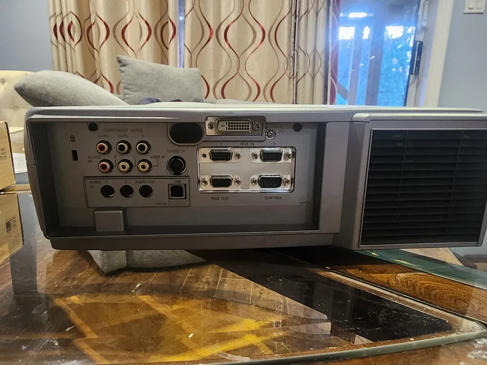 Hitachi  Multimedia LCD Projector image indicator(5)