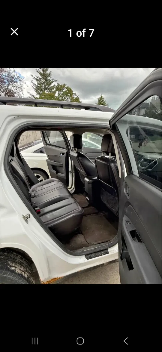 GMC Terrain White SUV image indicator(2)