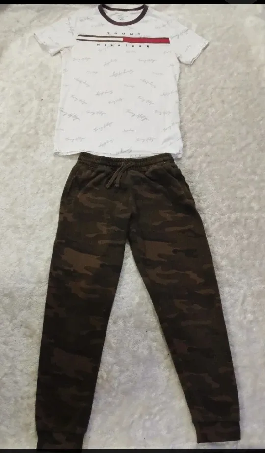 Tommy Hilfiger T-Shirt, Size XL image indicator(2)