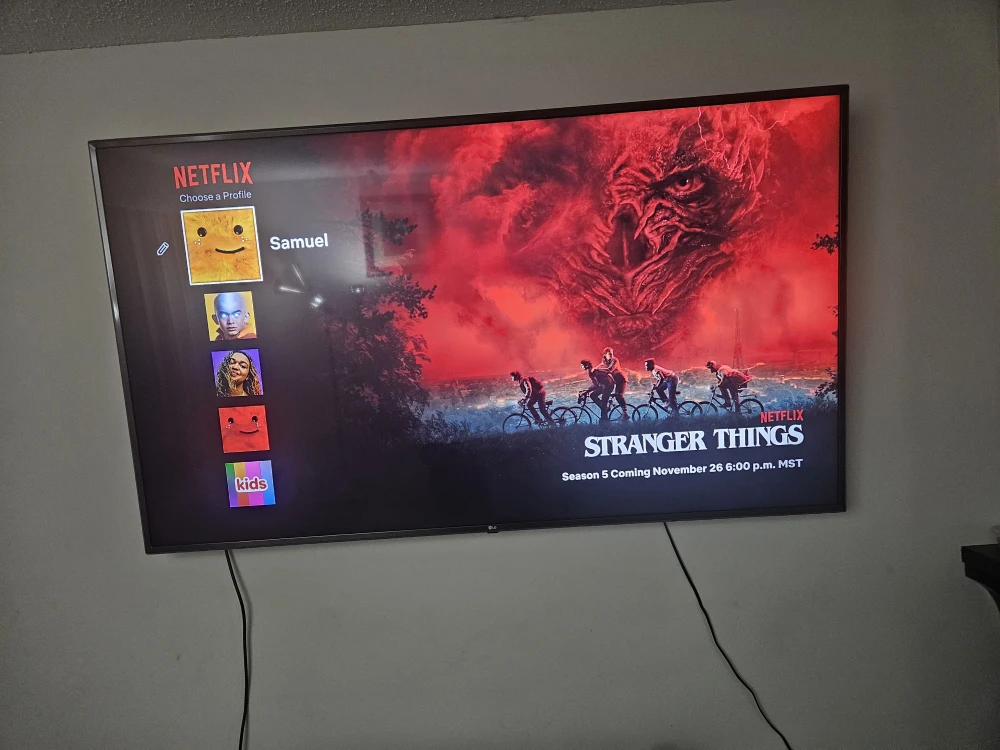 LG TV 70 inches - photo 2