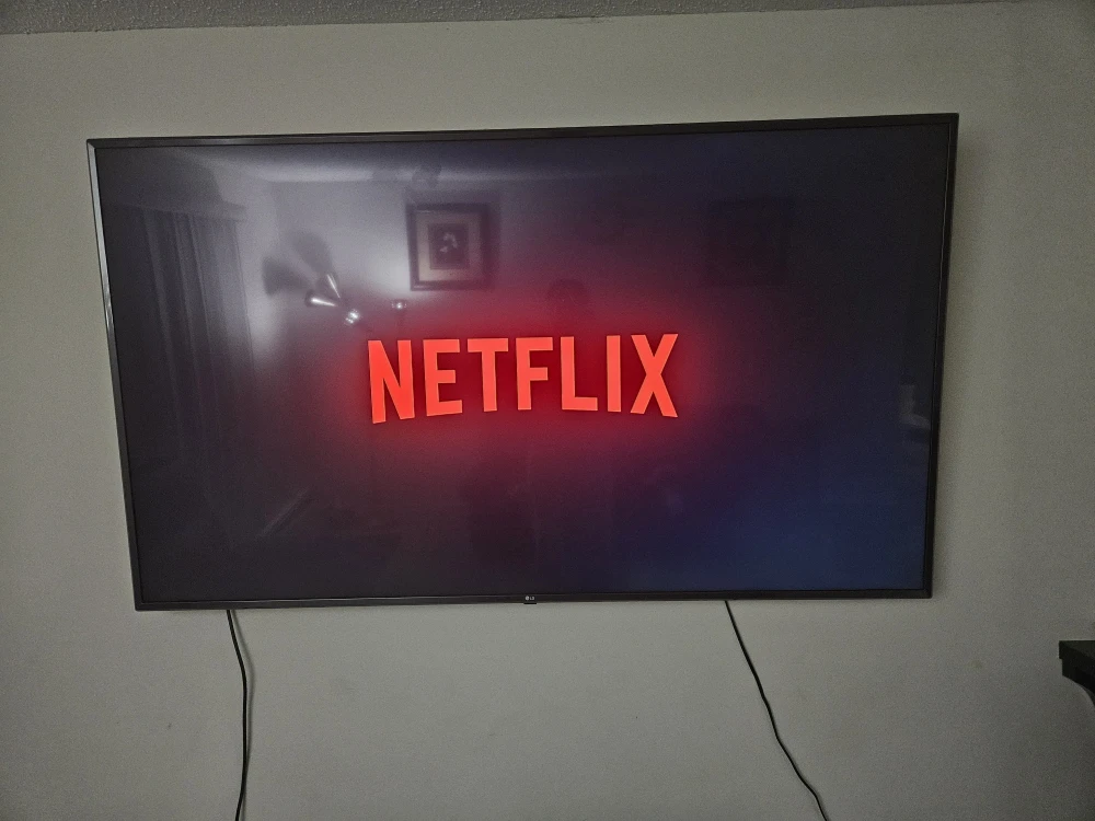 LG TV 70 inches - photo 3