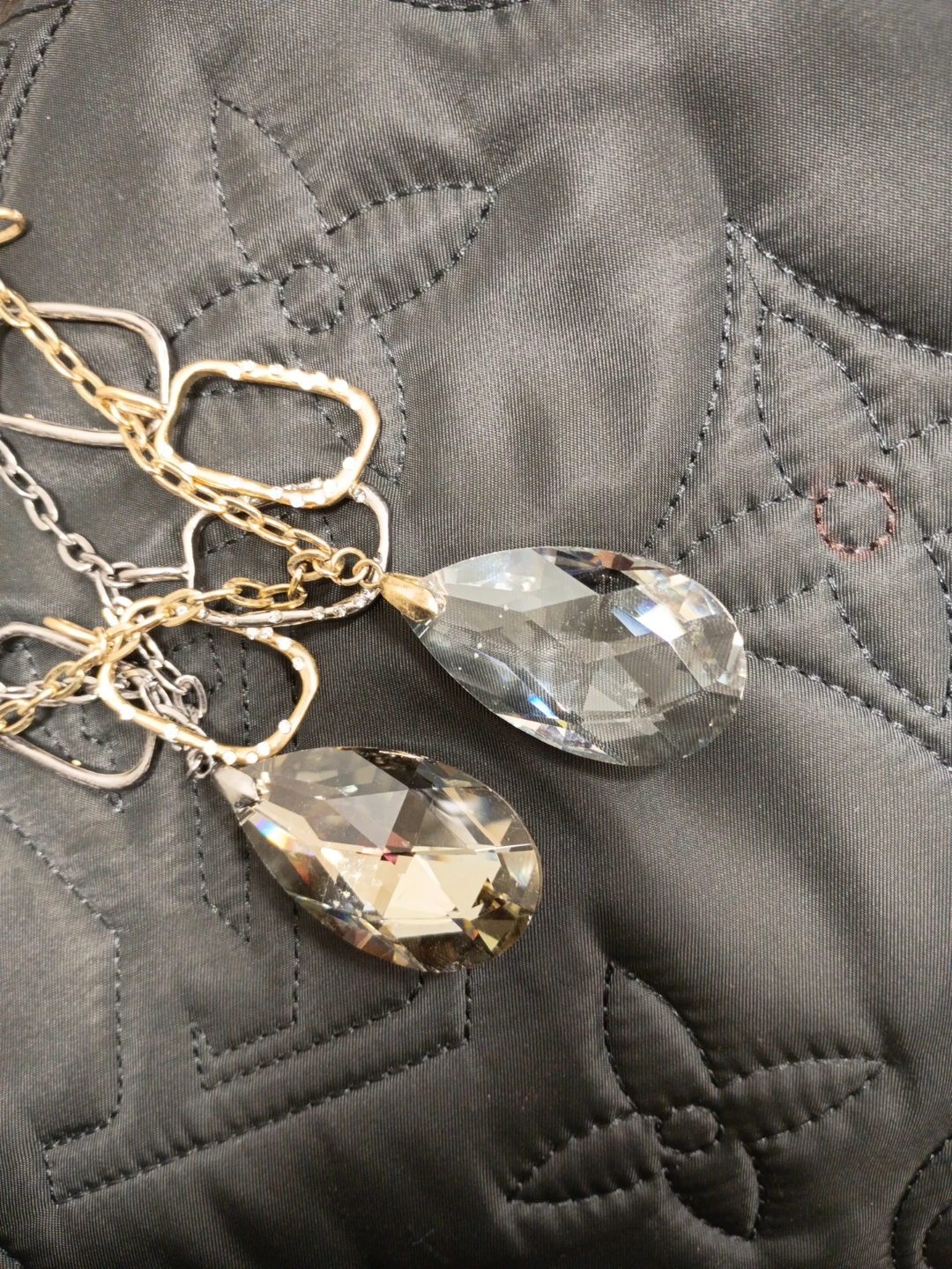 Gold tone/Smokey grey necklace