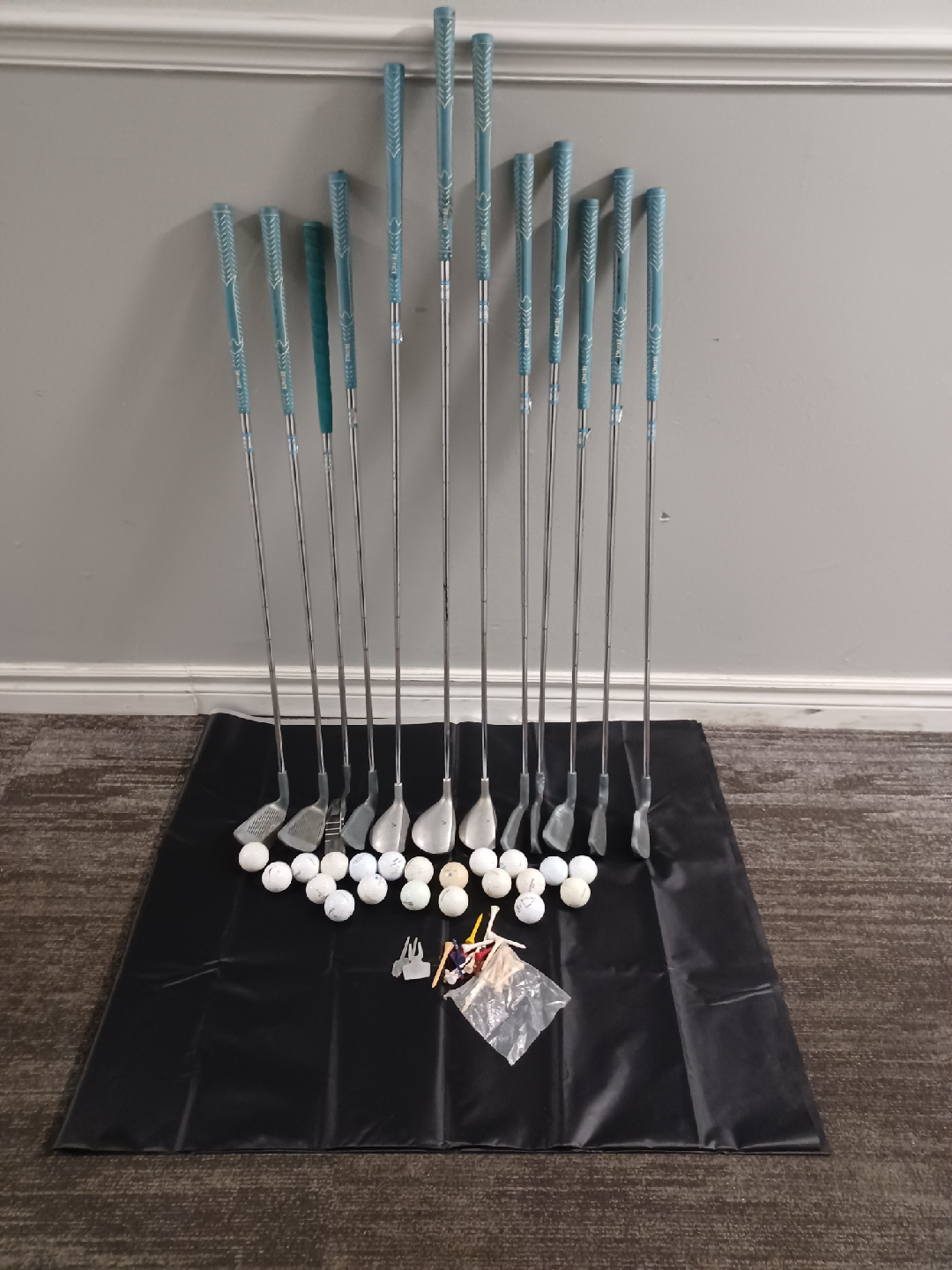 Set of Golf Clubs with Balls & Tees - photo 3