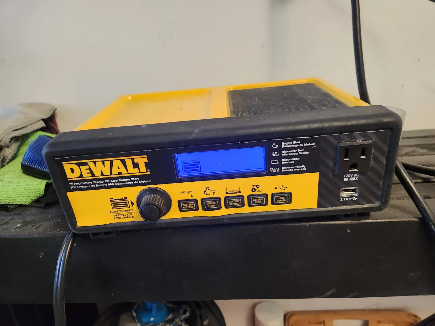 Dewalt 30 Amp Battery Charger/Engine Starter image indicator(2)
