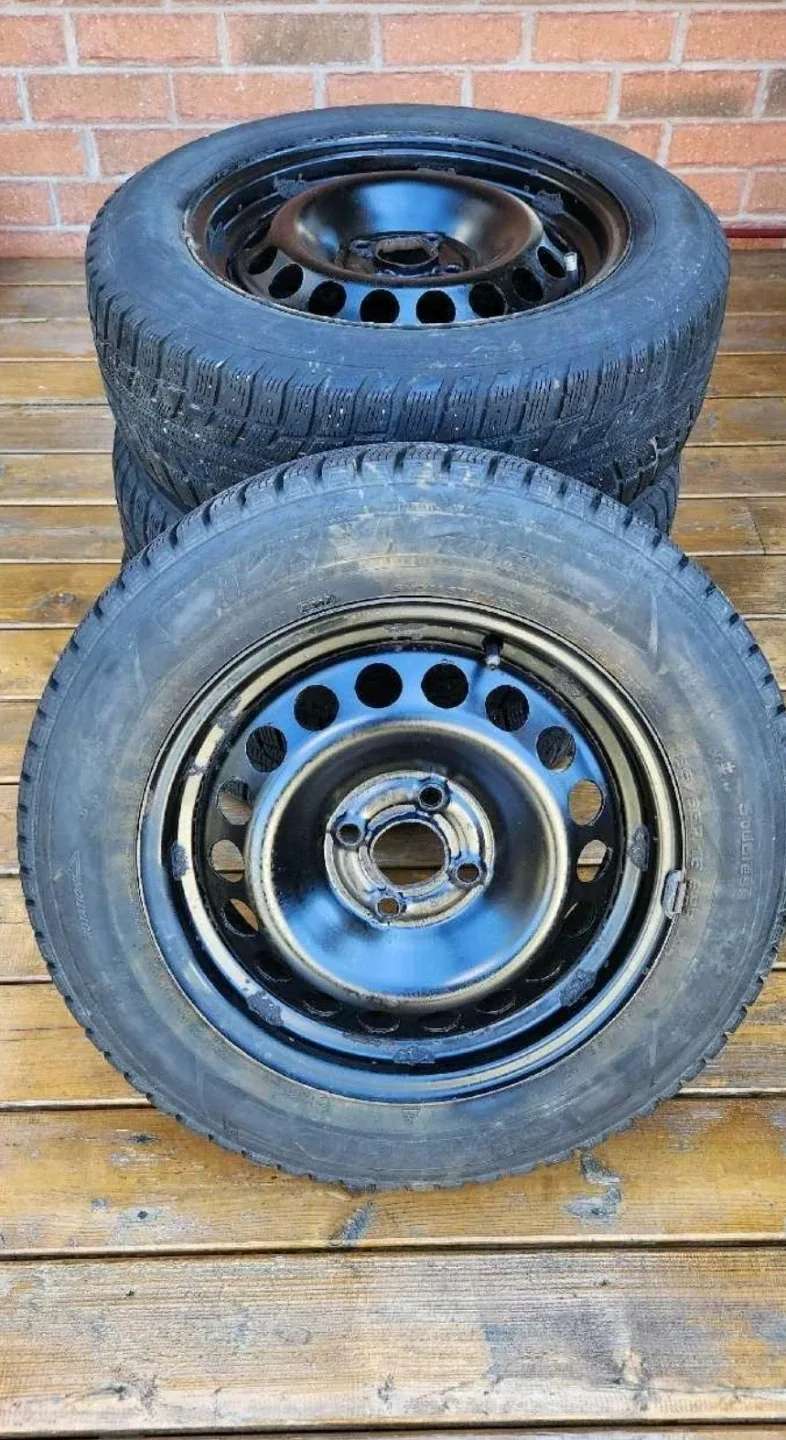 Set of 4 Studless Winter Tires 185/65R15 image indicator(3)