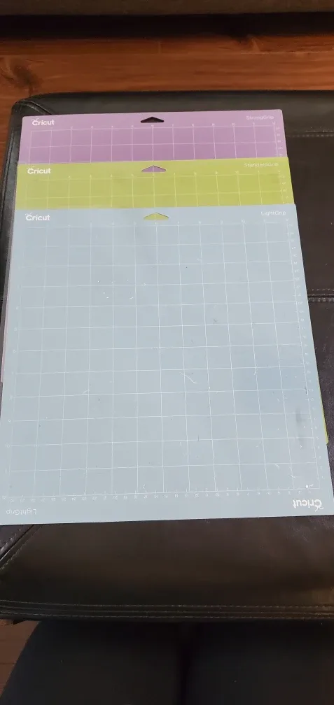 Cricut Explore Air 2 with accessories image indicator(5)