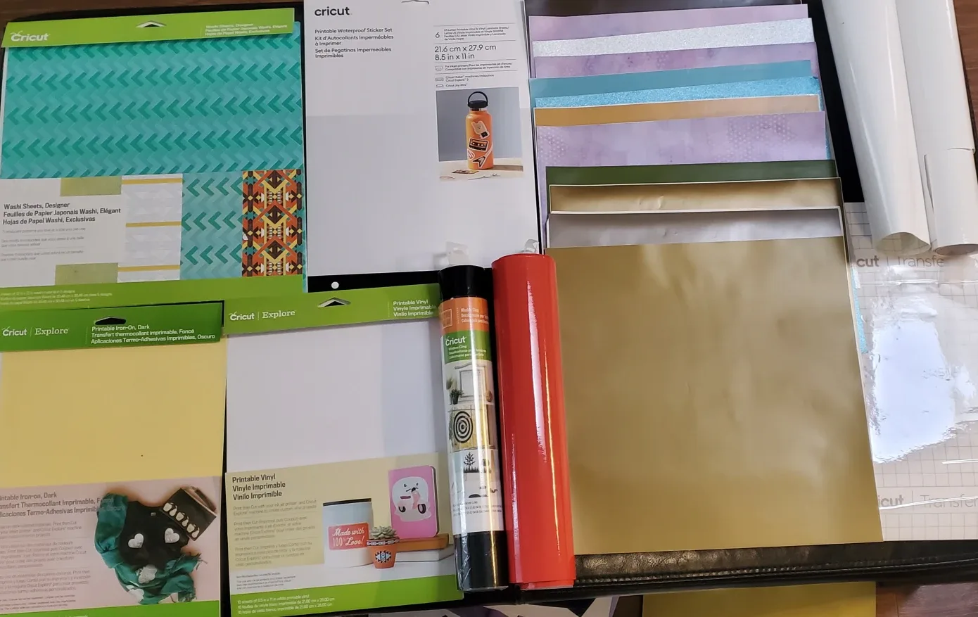 Cricut Explore Air 2 with accessories image indicator(6)