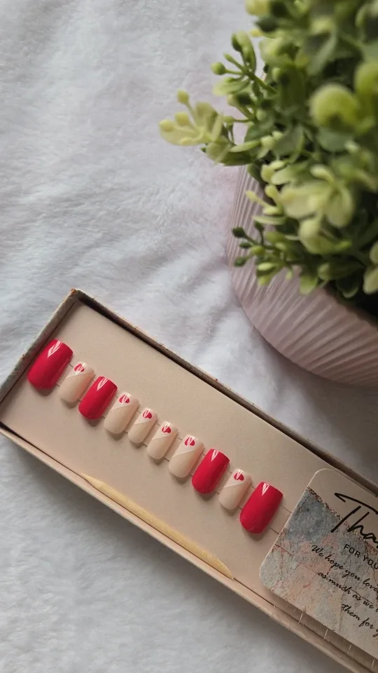 Press on Nails/ Artificial Nails image indicator(8)