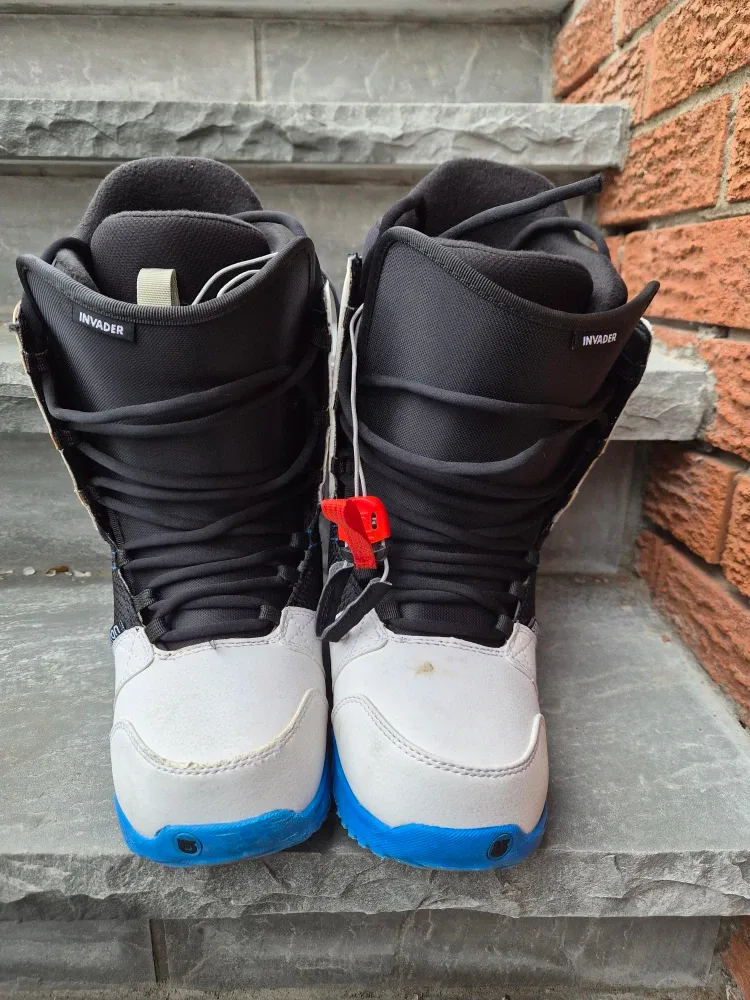 Burton Invader Snowboard Boots - Size 8. Older model but new