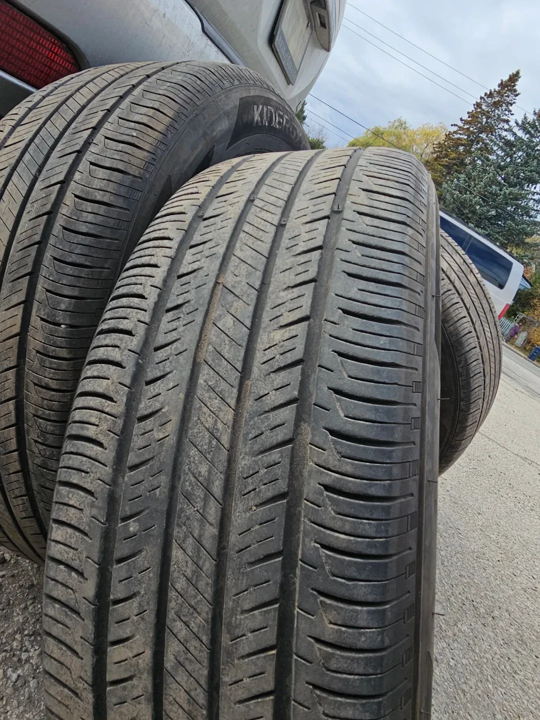 4x Hankook Kinergy GT 205/60R16 92H Tires image indicator(7)