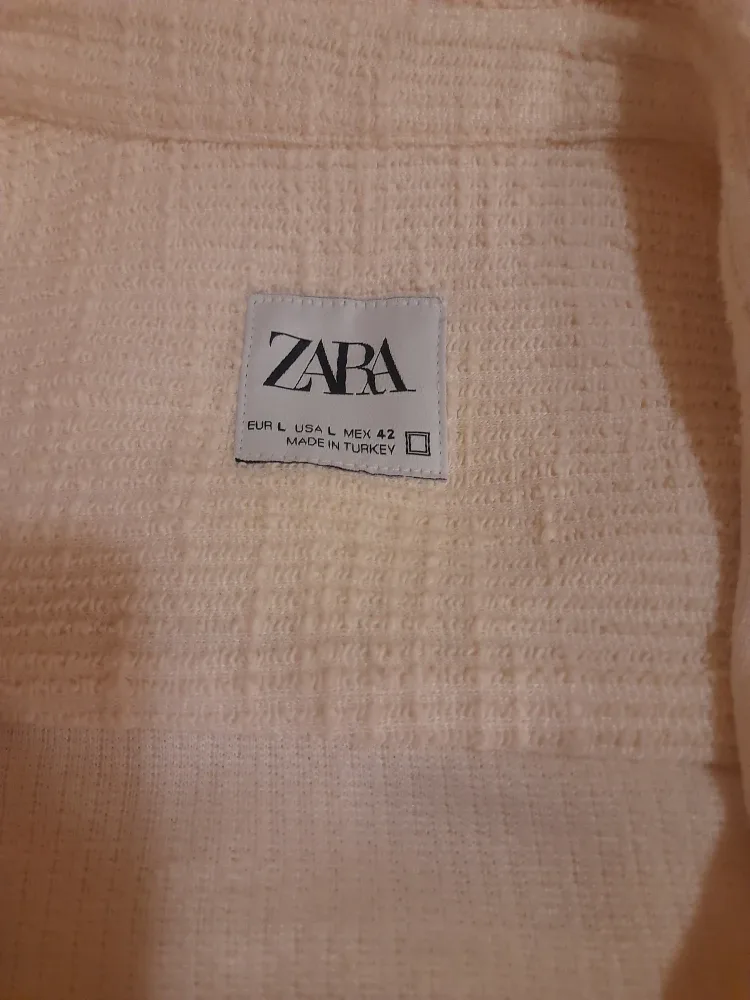 Zara L/XL Button-Up Shirts image indicator(10)
