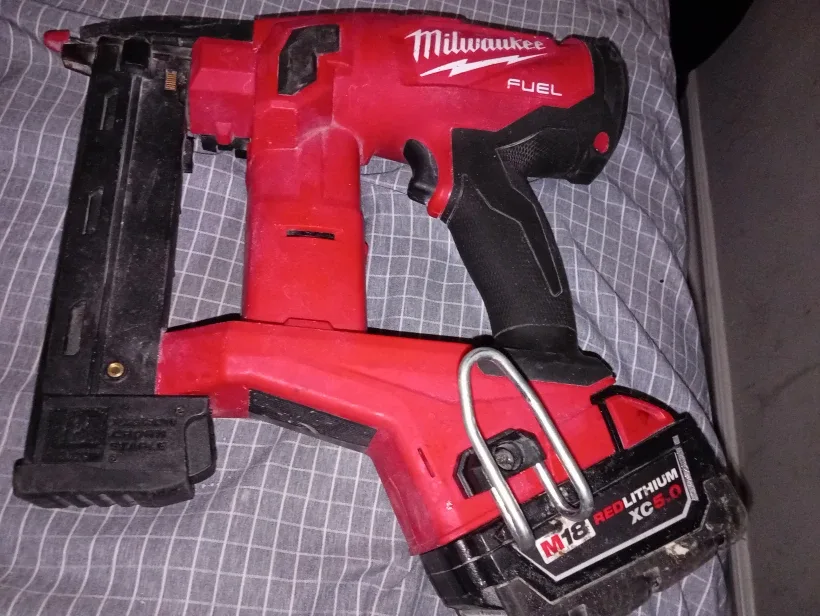 Milwaukee M18 FUEL Brad Nailer