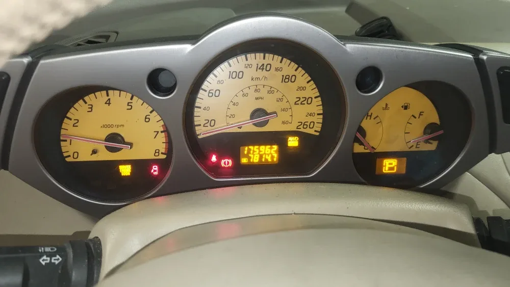 Nissan Murano SUV - Gold image indicator(6)