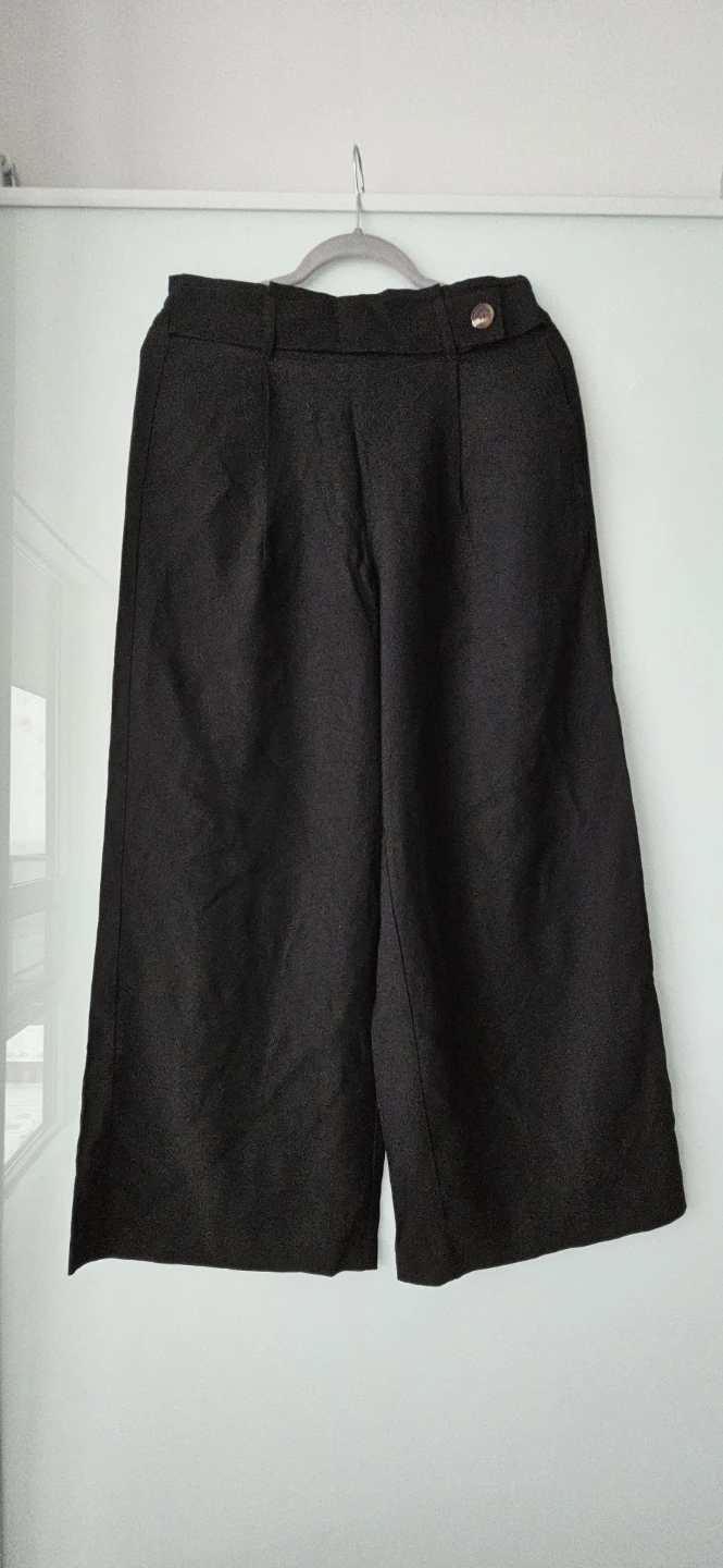 Negotiable - Beautiful Black Wide Leg Culottes Pants, Size 6 - photo 2