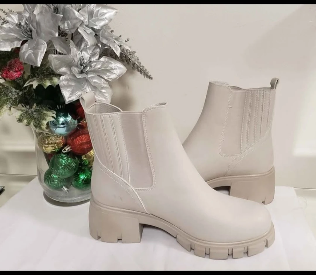 Brand new Chelsea White Cream Boots for sale - photo 2