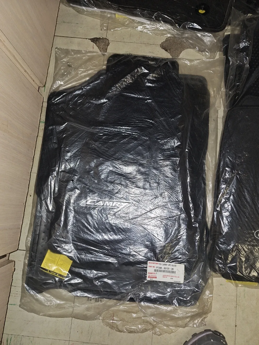 Toyota Camry 4PC Black Floor Mats - NEW