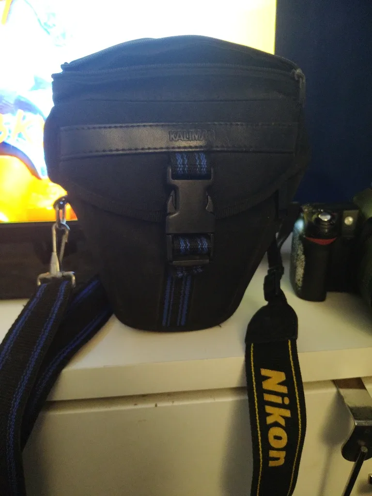Nikon D40 DSLR Camera with Kalimar Bag image indicator(2)