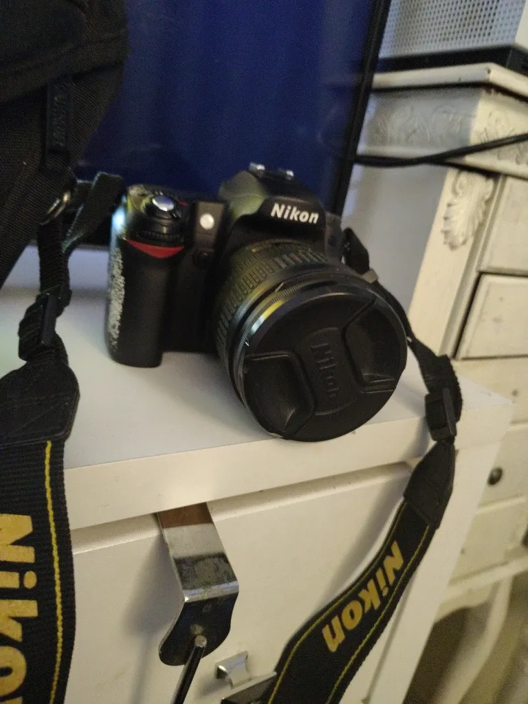 Nikon D40 DSLR Camera with Kalimar Bag image indicator(3)