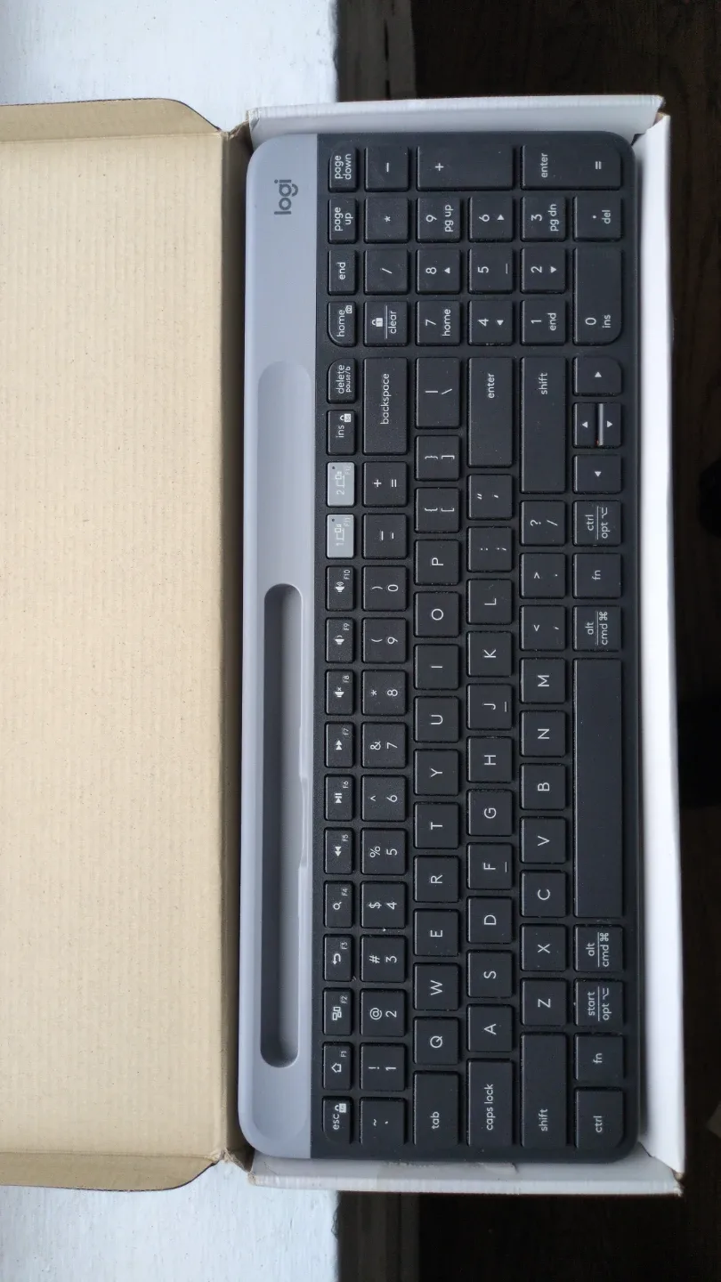 Logitech Slim Multi-Device K585 Keyboard - Like New! image indicator(2)