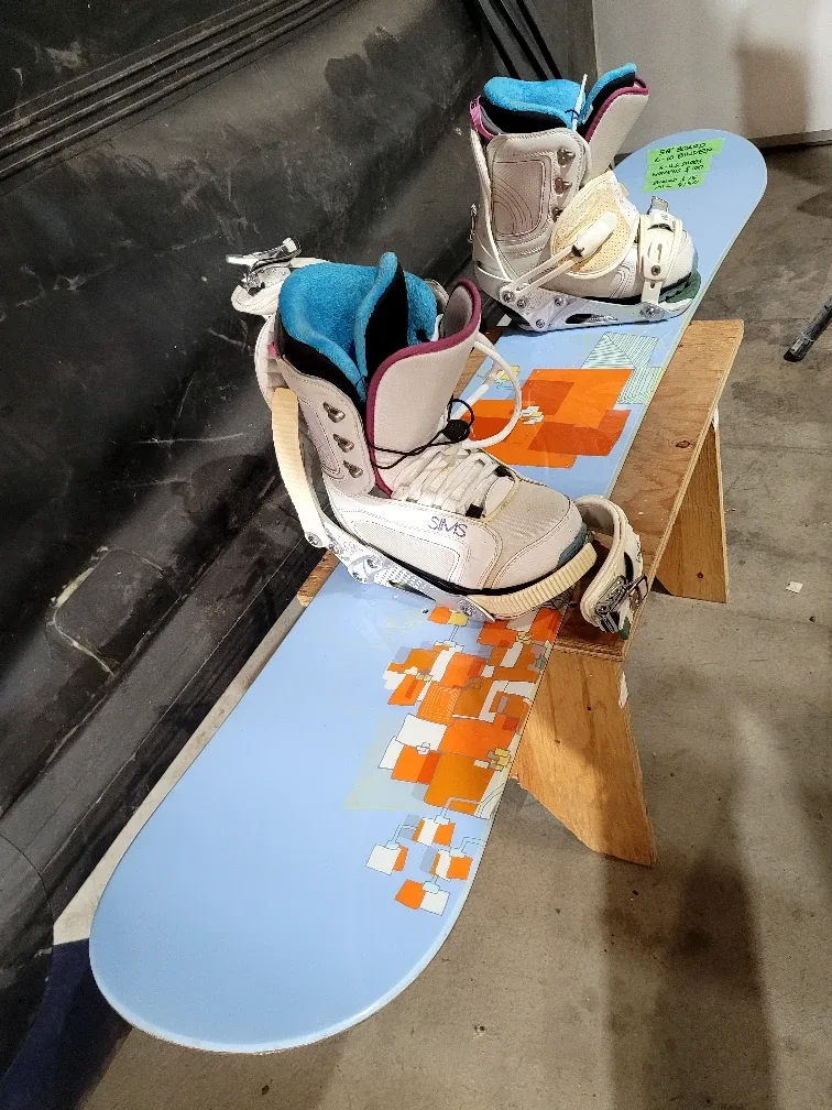 Burton Sterling 149 Snowboard with Sims Boots (Size 8) image indicator(2)