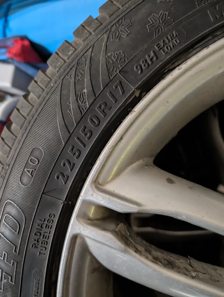 Set of 4 Winter Tires 225/50R17 image indicator(3)