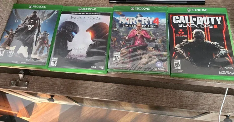 Xbox One Halo: The Master Chief Collection Bundle image indicator(2)