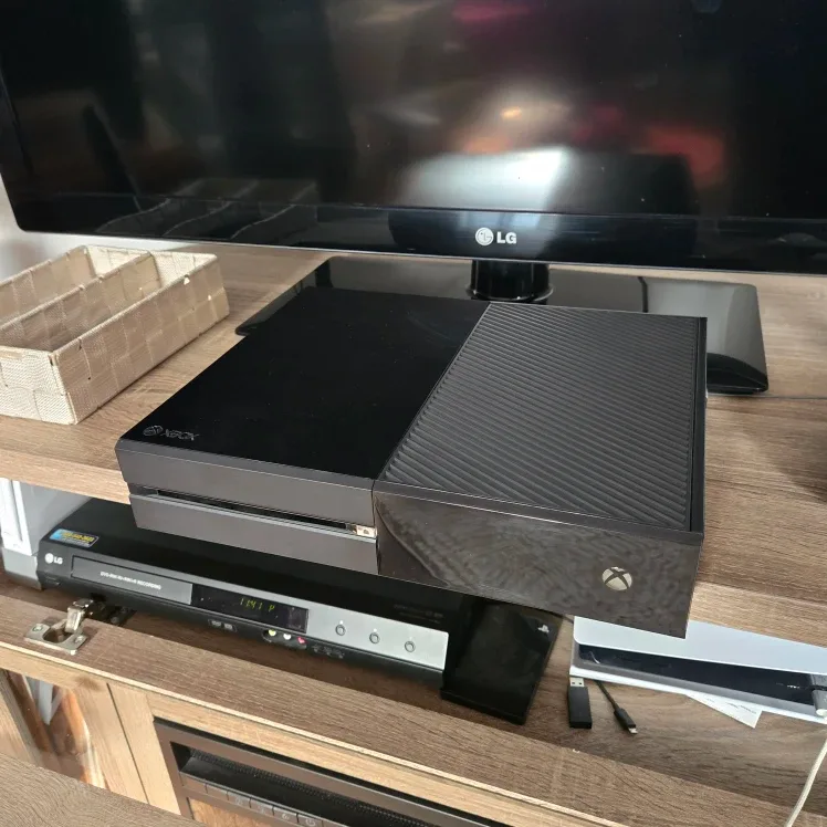 Xbox One Halo: The Master Chief Collection Bundle image indicator(5)