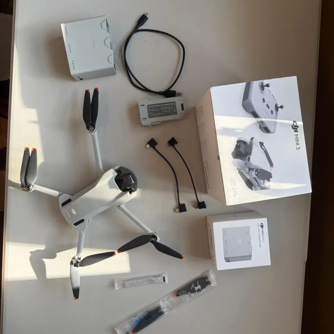 DJI Mini 3 Drone + Two Way Charging Hub- Like New! image indicator(2)
