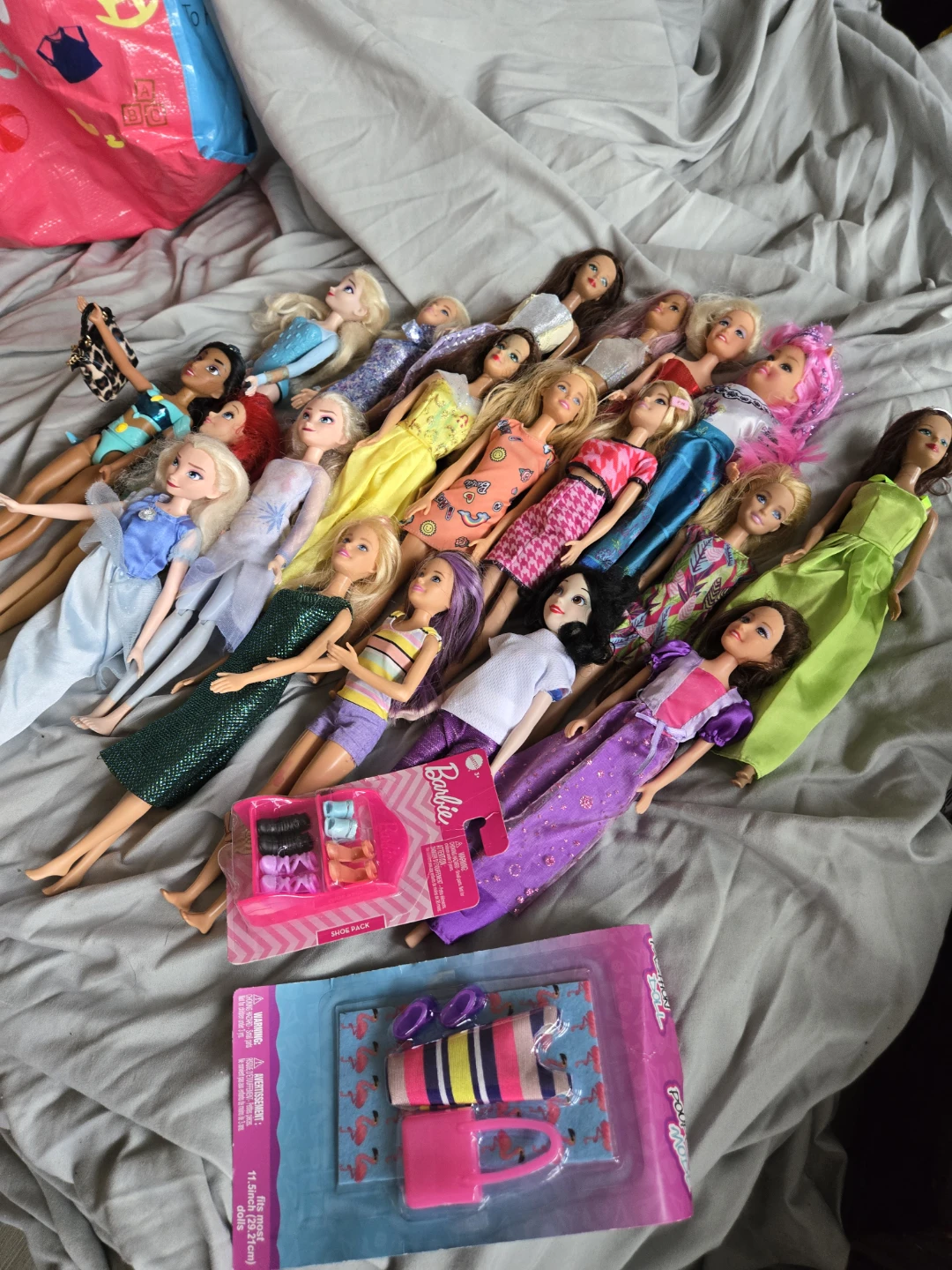 Lot of 20+ Barbie Dolls and Accessories - photo 2