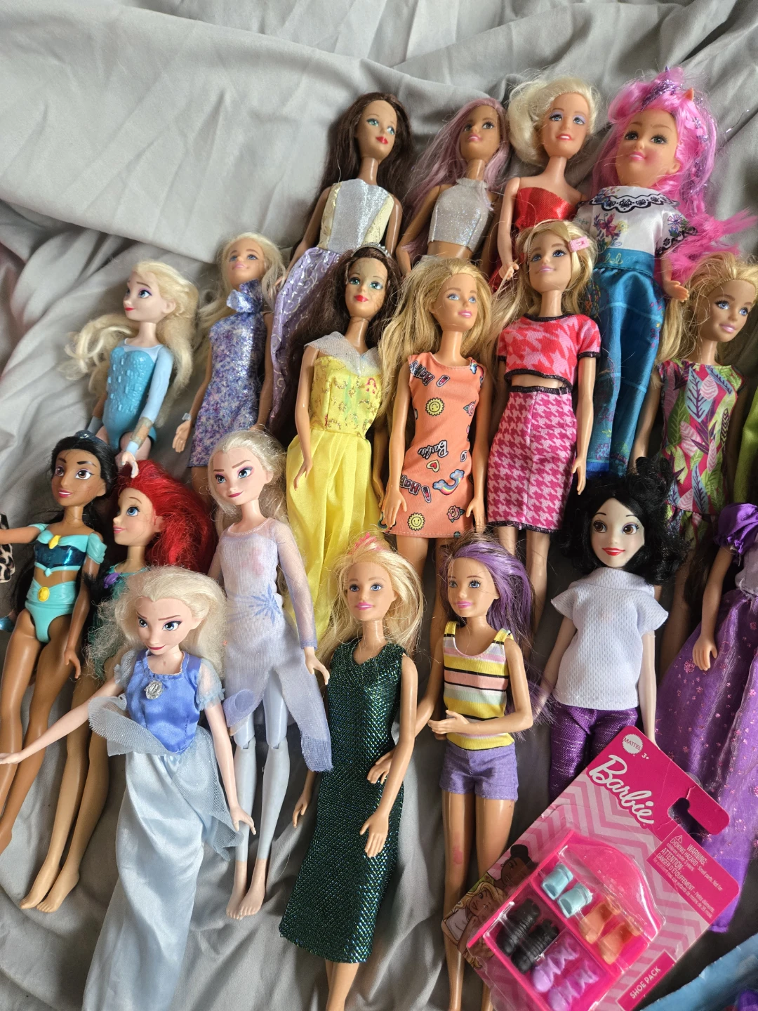 Lot of 20+ Barbie Dolls and Accessories - photo 4