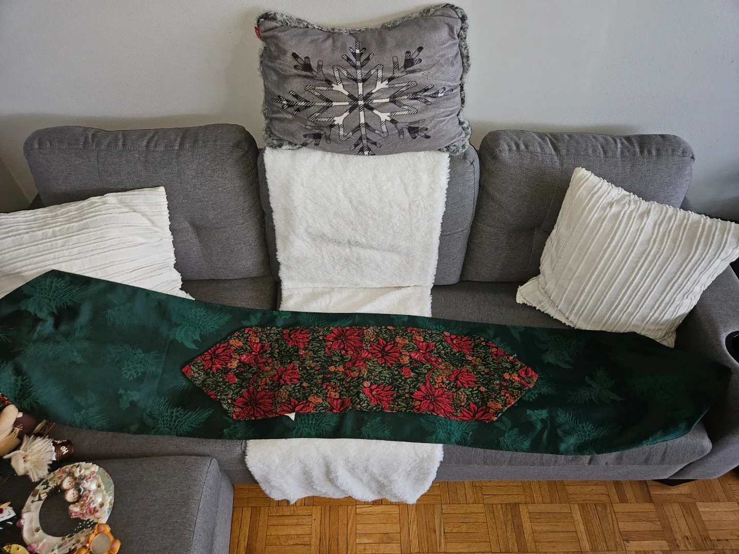 Christmas ornaments and decor image indicator(7)