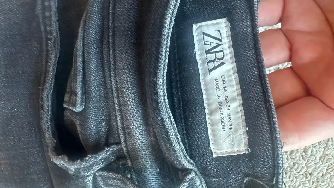 Selling a pair of M&L size pants - 4 items image indicator(8)