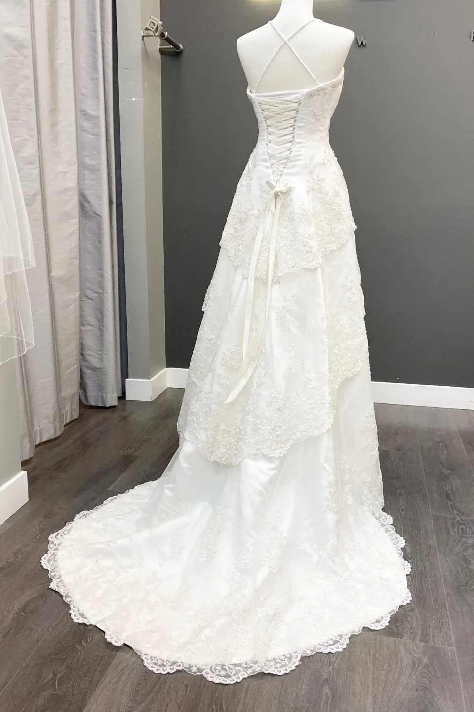 White Wedding Dress image indicator(4)