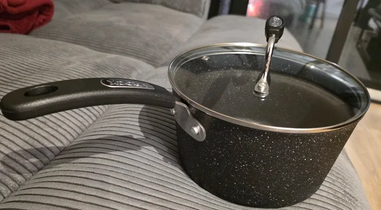 Starfrit The Rock  Non-Stick Saucepan image indicator(2)