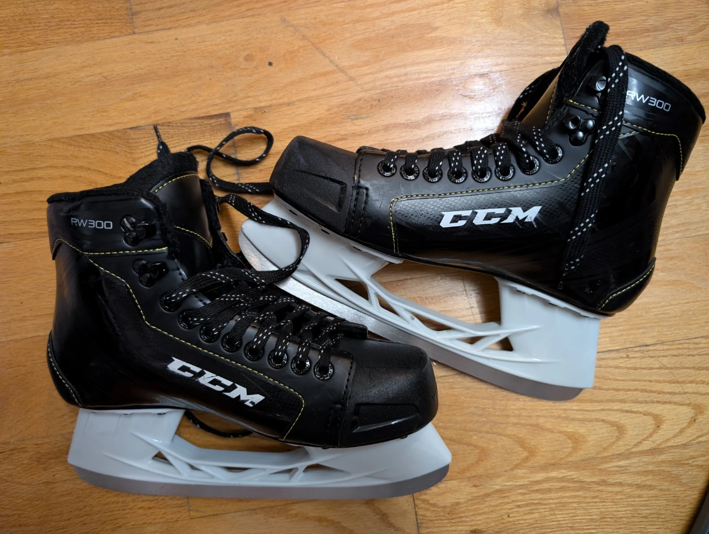 CCM RW300 Ice Skates