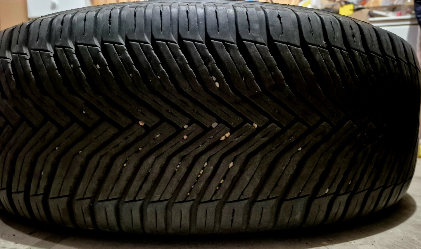 Very Good 1 Winter Michelin Tire Size 235 65 R18 M+S *DEAL*