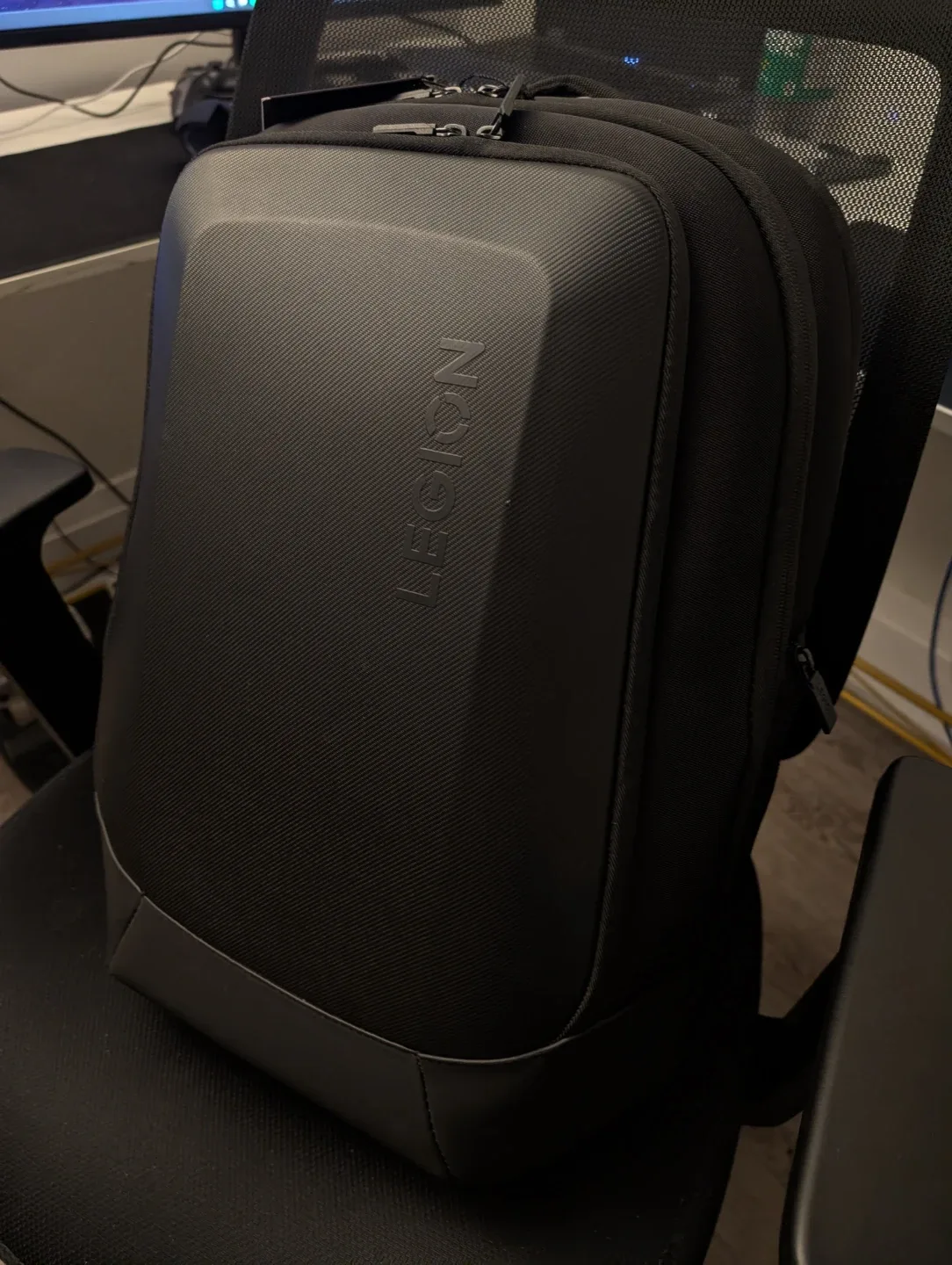 Lenovo Legion 17" Armored Backpack II image indicator(3)