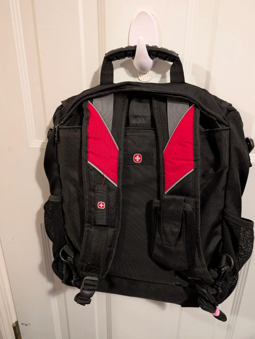 Wenger SwissGear Black & Red Backpack image indicator(2)