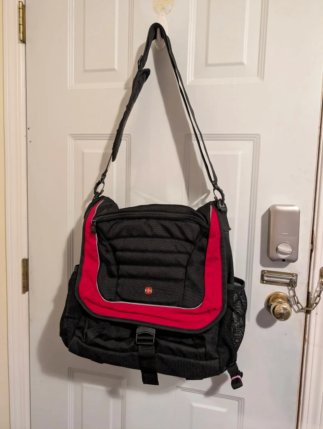 Wenger SwissGear Black & Red Backpack image indicator(3)