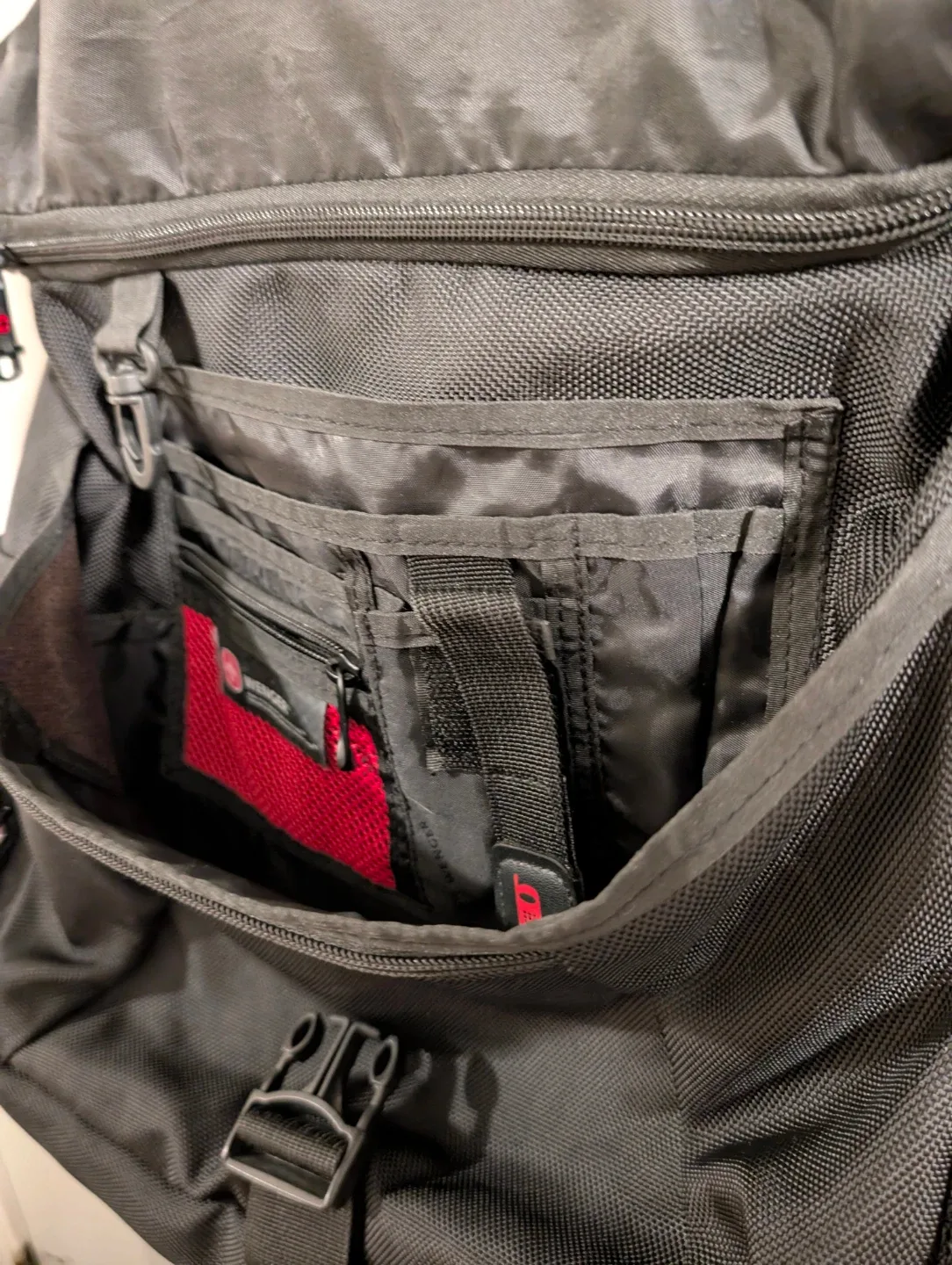 Wenger SwissGear Black & Red Backpack image indicator(4)