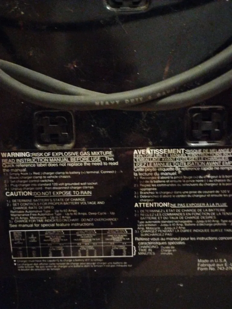 Motomaster Battery Charger 40/2/200 AMR-12V image indicator(2)