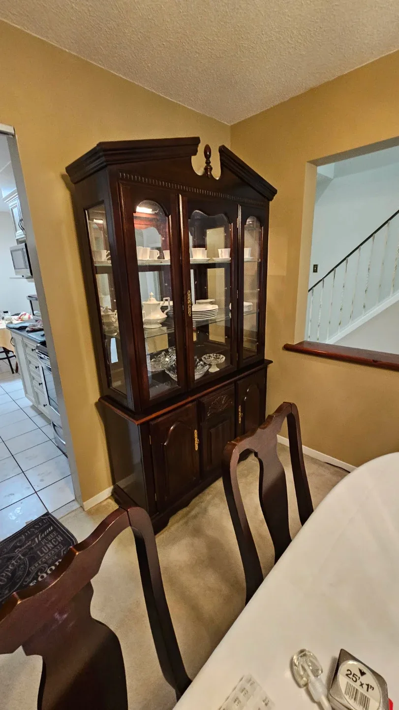 Dark Wood China Cabinet image indicator(5)
