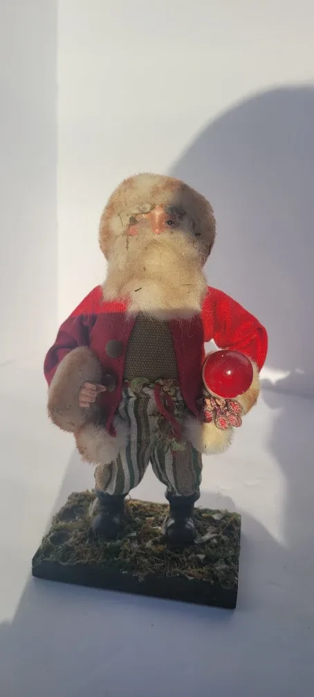 Vintage Santa Claus Figurines image indicator(2)